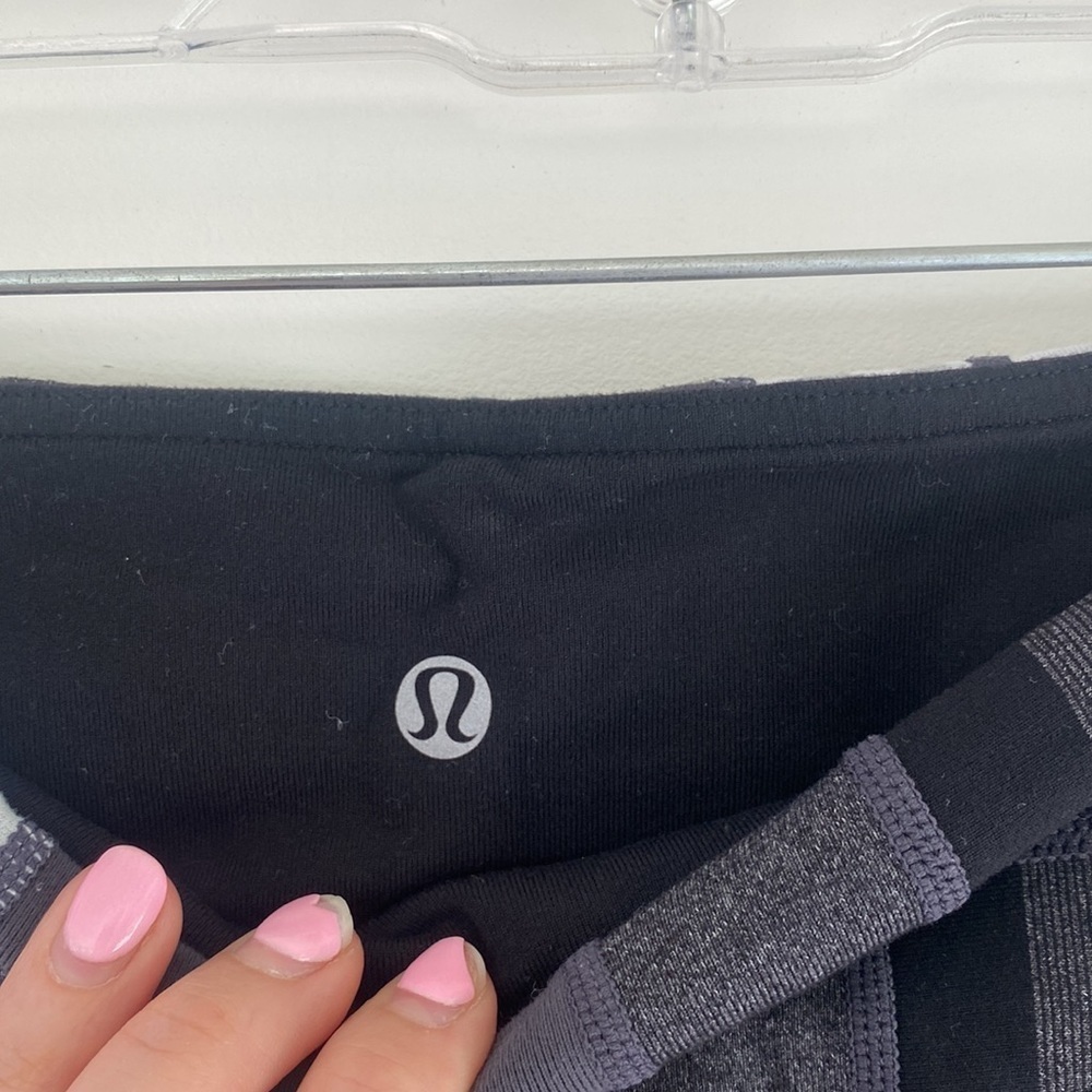 Lululemon | Flare Capri Leggings with Patterned Waistband | Great Condition - Picture 6 of 7